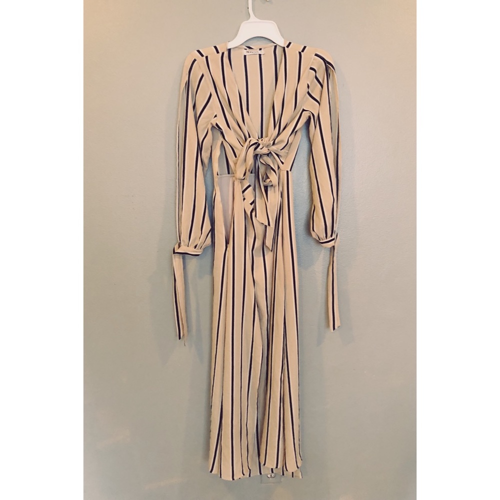 Shoulder sleeve slit dress